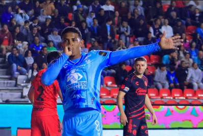 Vídeo: emprestado pelo Fluminense, John Kennedy marca de letra em vitória do Pachuca