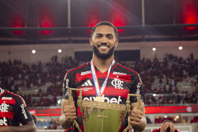 Juninho celebra mais um sonho conquistado no Flamengo: 'Estou realizado'