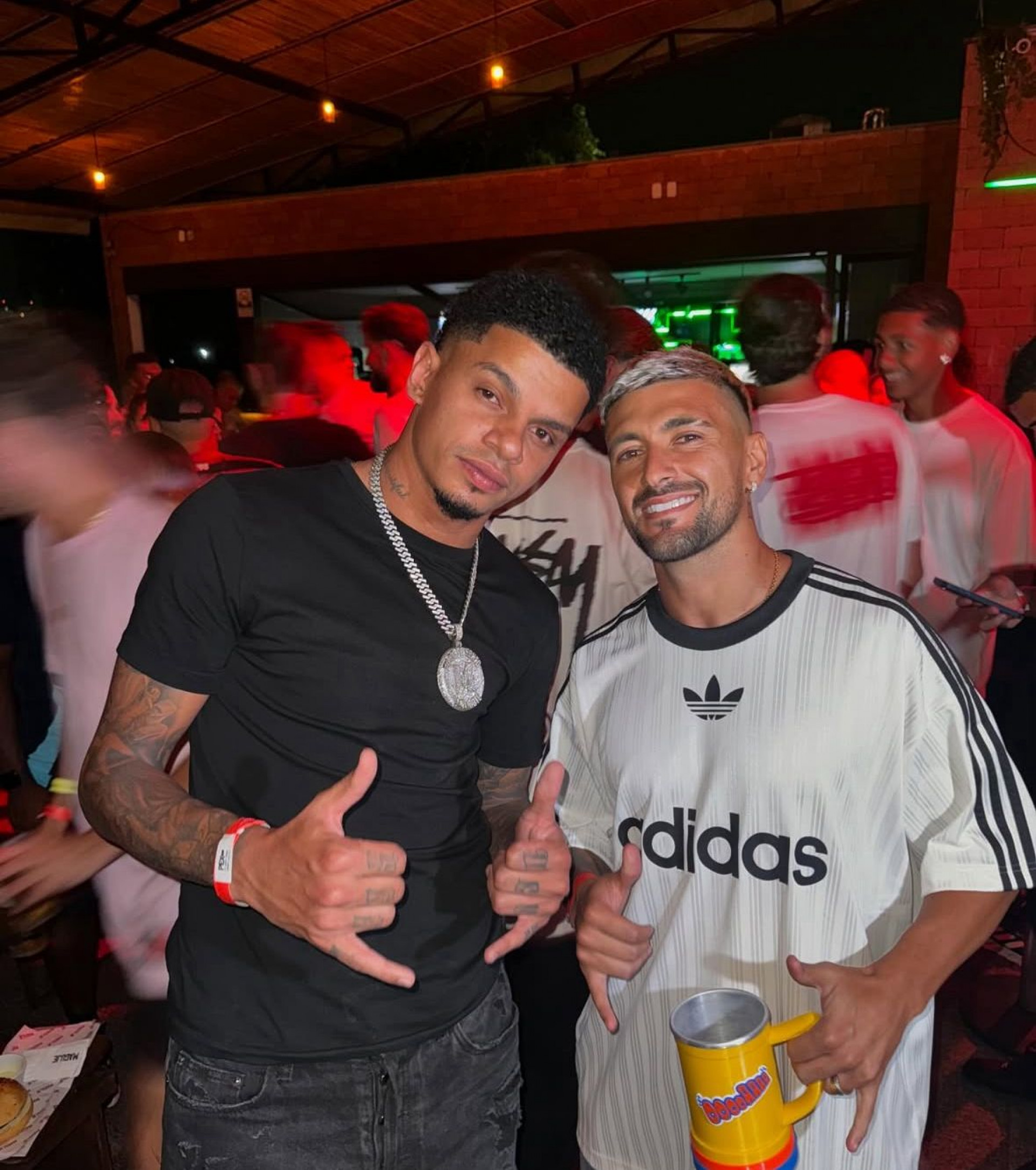 Arrascaeta na festa do Flamengo - Reprodu&ccedil;&atilde;o/Instagram @mcmaneirinho