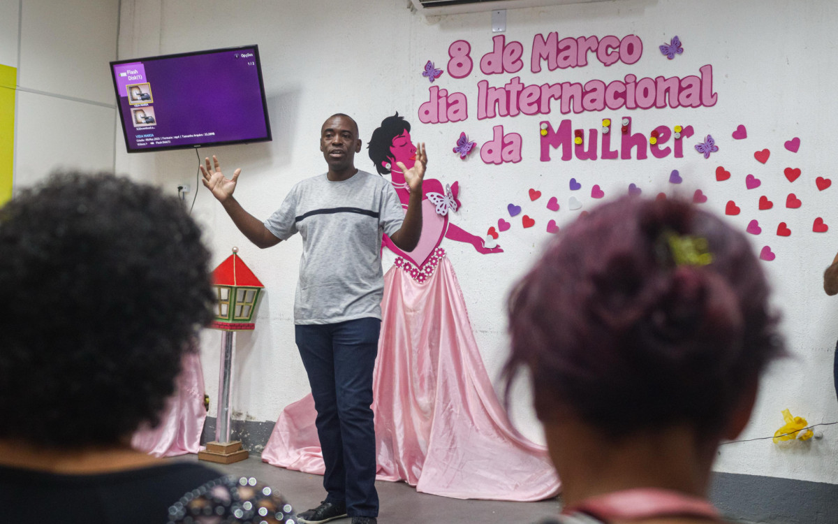 O diretor de Programas e Projetos, professor Wellington Nascimento, fez uma rápida explanação sobre o Café Cidadão