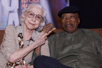 Milton Nascimento recebe Fernanda Montenegro em pré-estreia de documentário