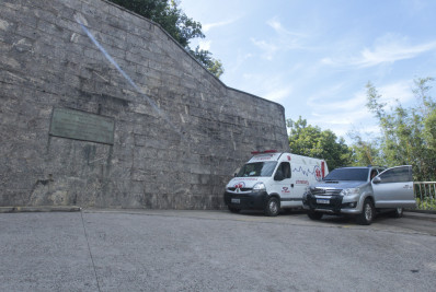 Ambulância colocada no Cristo Redentor após morte de turista socorre dinamarquês