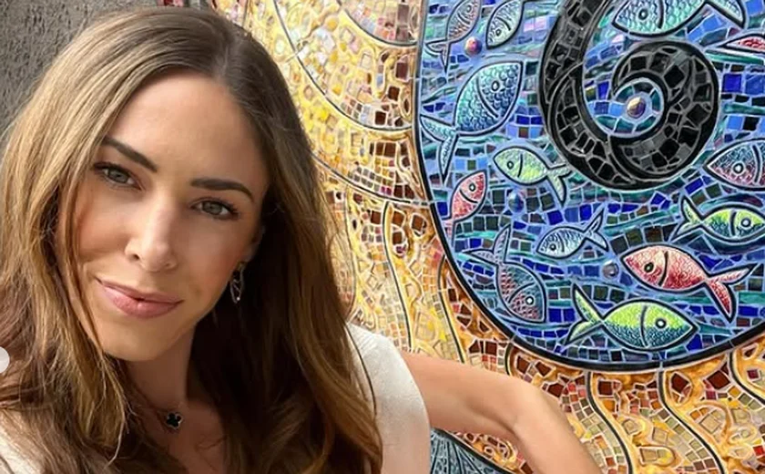 Atriz de 'American Pie' narra prisão após tentar visto nos EUA: 'Nunca vi algo tão desumano'