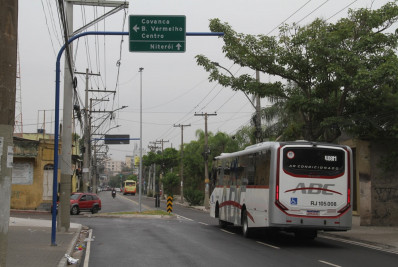 São Gonçalo instala nova sinalização vertical no trecho 1 do MUVI