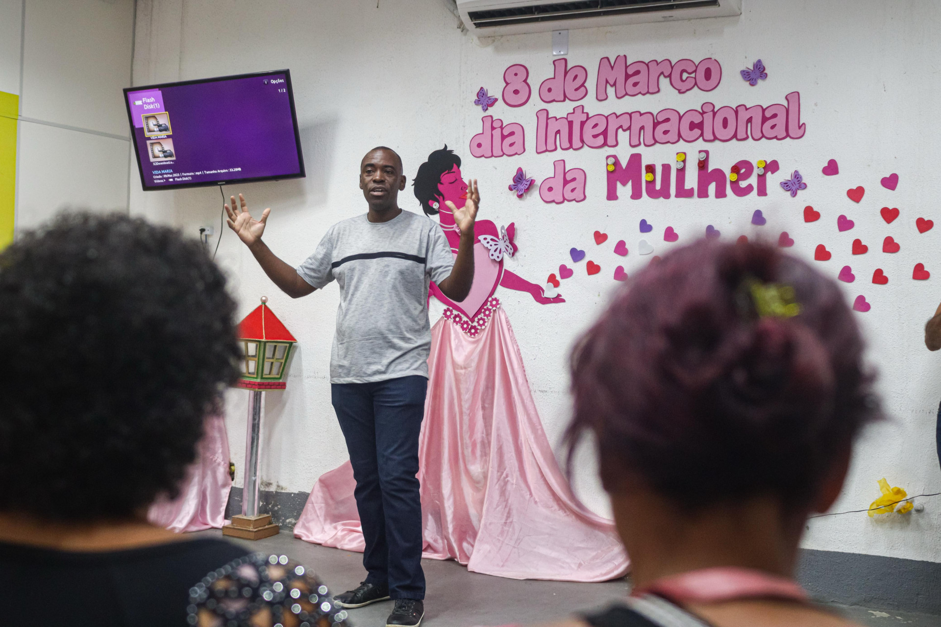 O diretor de Programas e Projetos, professor Wellington Nascimento, fez uma r&aacute;pida explana&ccedil;&atilde;o sobre o Caf&eacute; Cidad&atilde;o - Jean Carlos / PMBR