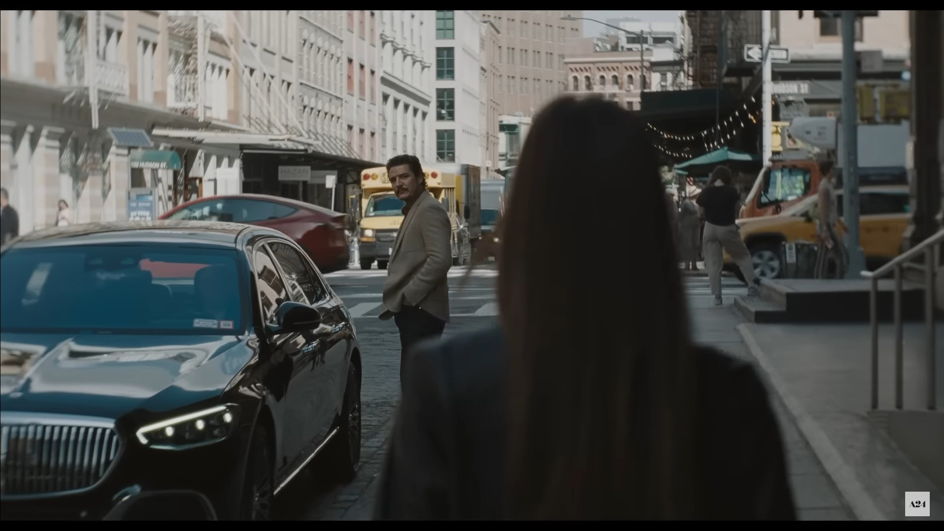 Dakota Johnson, Chris Evans e Pedro Pascal formam triângulo amoroso em 'Materialists' - Reprodução / YouTube