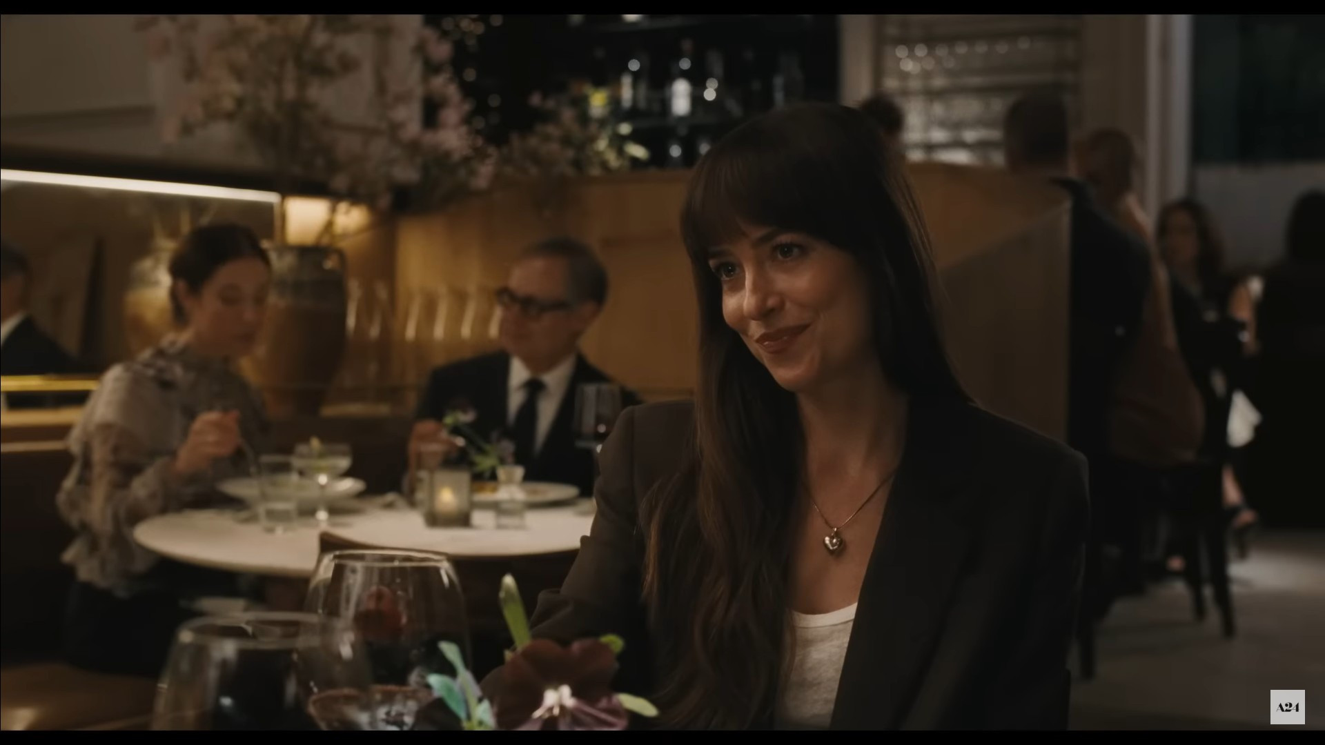 Dakota Johnson, Chris Evans e Pedro Pascal formam triângulo amoroso em 'Materialists' - Reprodução / YouTube