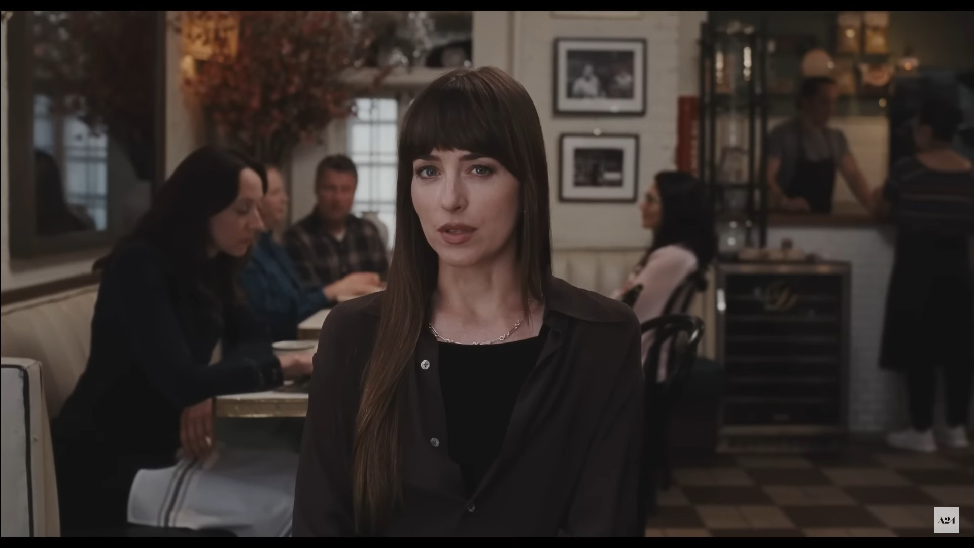 Dakota Johnson, Chris Evans e Pedro Pascal formam triângulo amoroso em 'Materialists' - Reprodução / YouTube