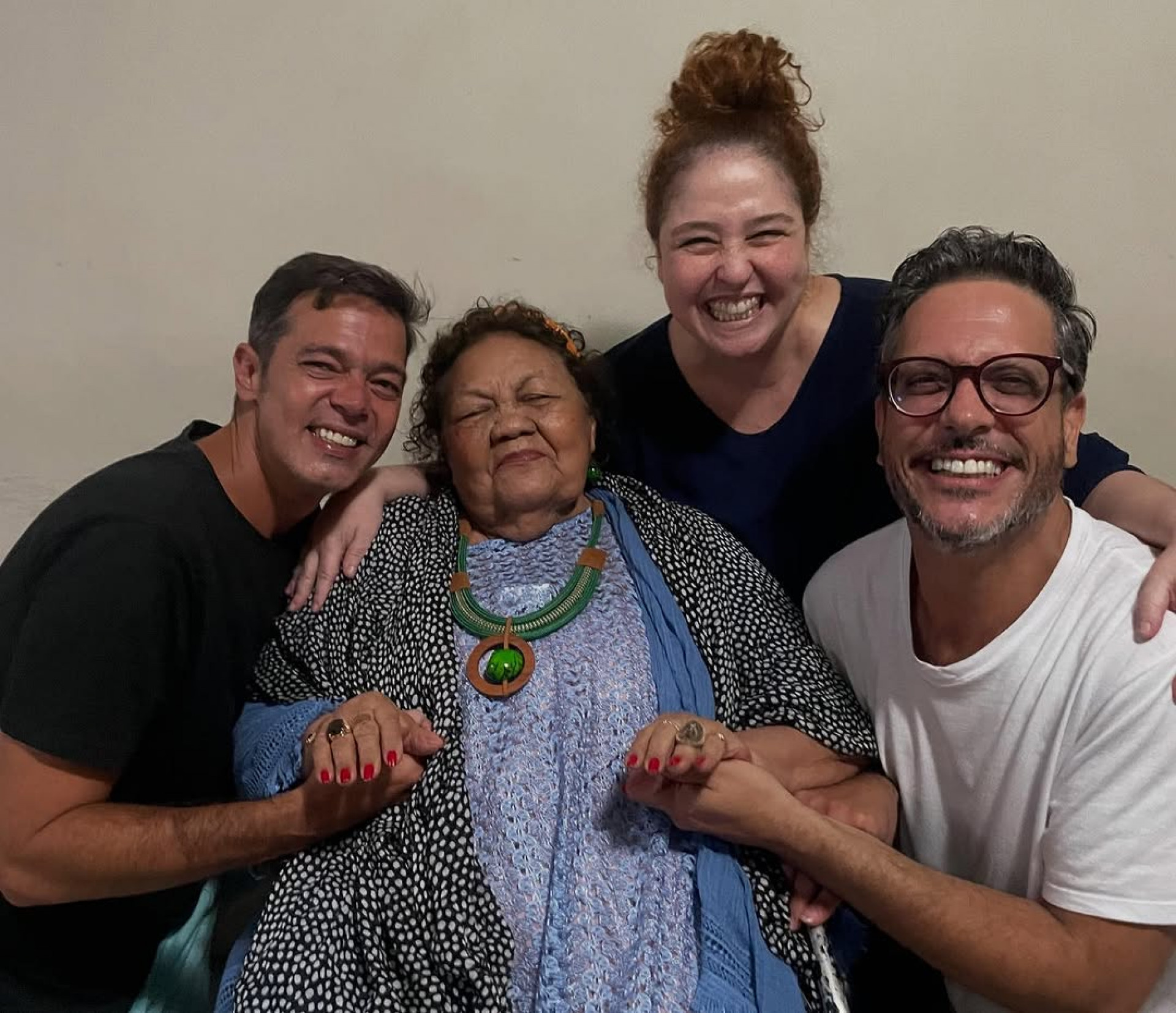 Bruno Mazzeo, Lucio Mauro Filho e Debora Lamm receberam Dona Onete - Reprodução / Instagram