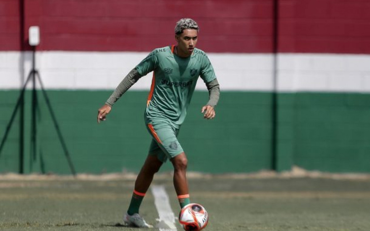 Ap&oacute;s Riquelme, Isaque tamb&eacute;m vira preocupa&ccedil;&atilde;o no Fluminense