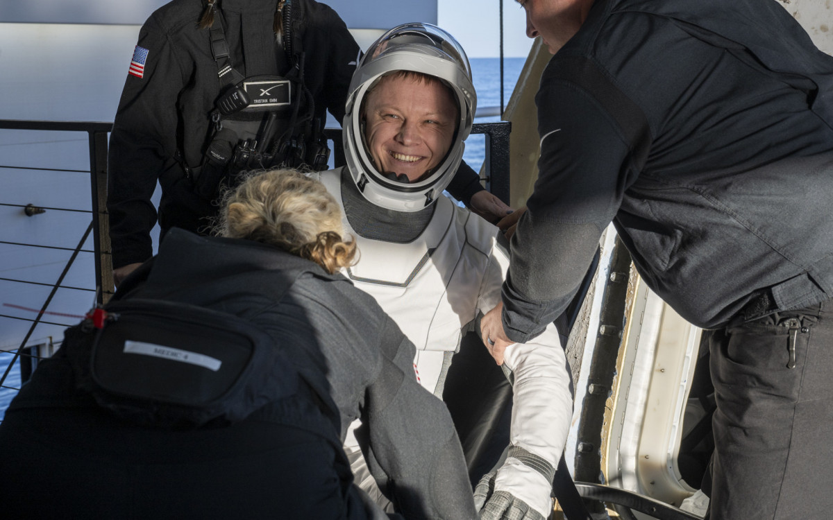 Butch Wilmore depois que retornou à Terra após ficar preso no espaço por nove meses