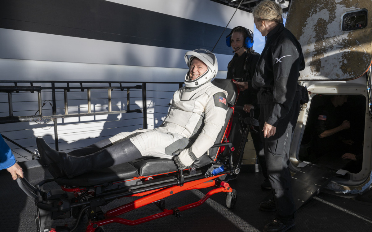 Butch Wilmore depois que retornou à Terra após ficar preso no espaço por nove meses