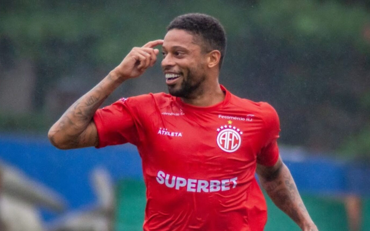 Andre em ação pelo America