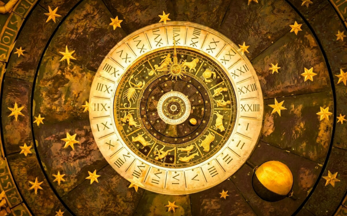 O ano novo astrol&oacute;gico inicia nesta semana (Imagem: Paolo Gallo | Shutterstock)