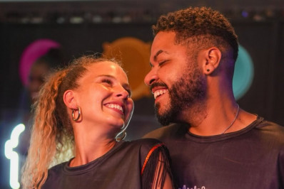 Após fim do casamento, Debby Lagranha assume novo relacionamento