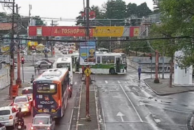 Acidente entre dois ônibus deixa feridos na Estrada Intendente Magalhães