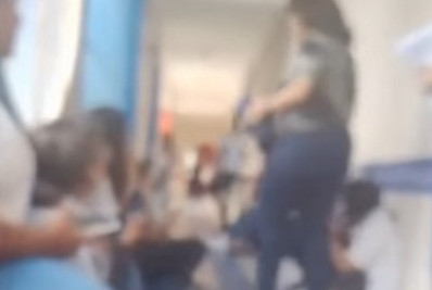 Estudantes se abrigam em corredor de escola estadual durante tiroteio no Jardim América