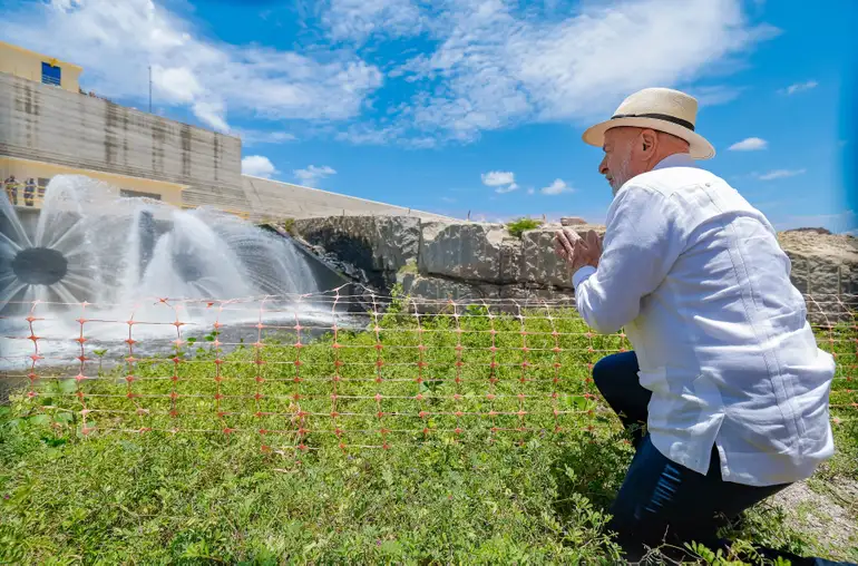 Presidente Lula durante visita à Barragem de Oiticica