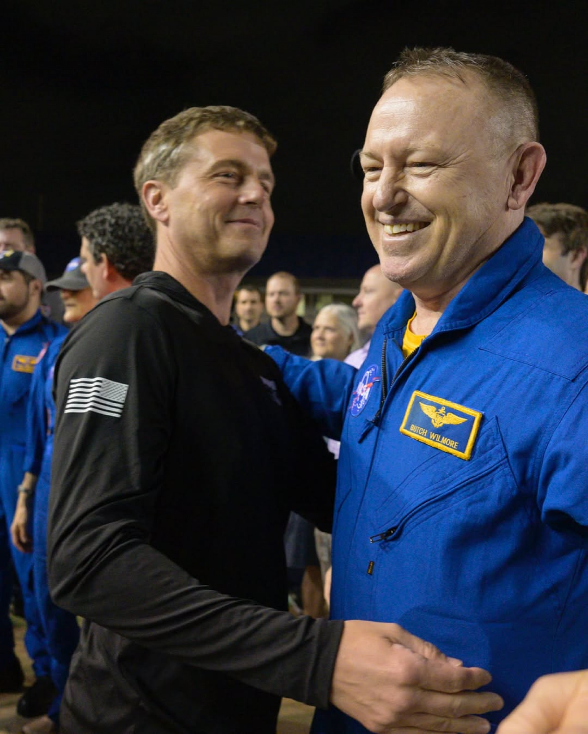 Butch Wilmore depois que retornou à Terra após ficar preso no espaço por nove meses