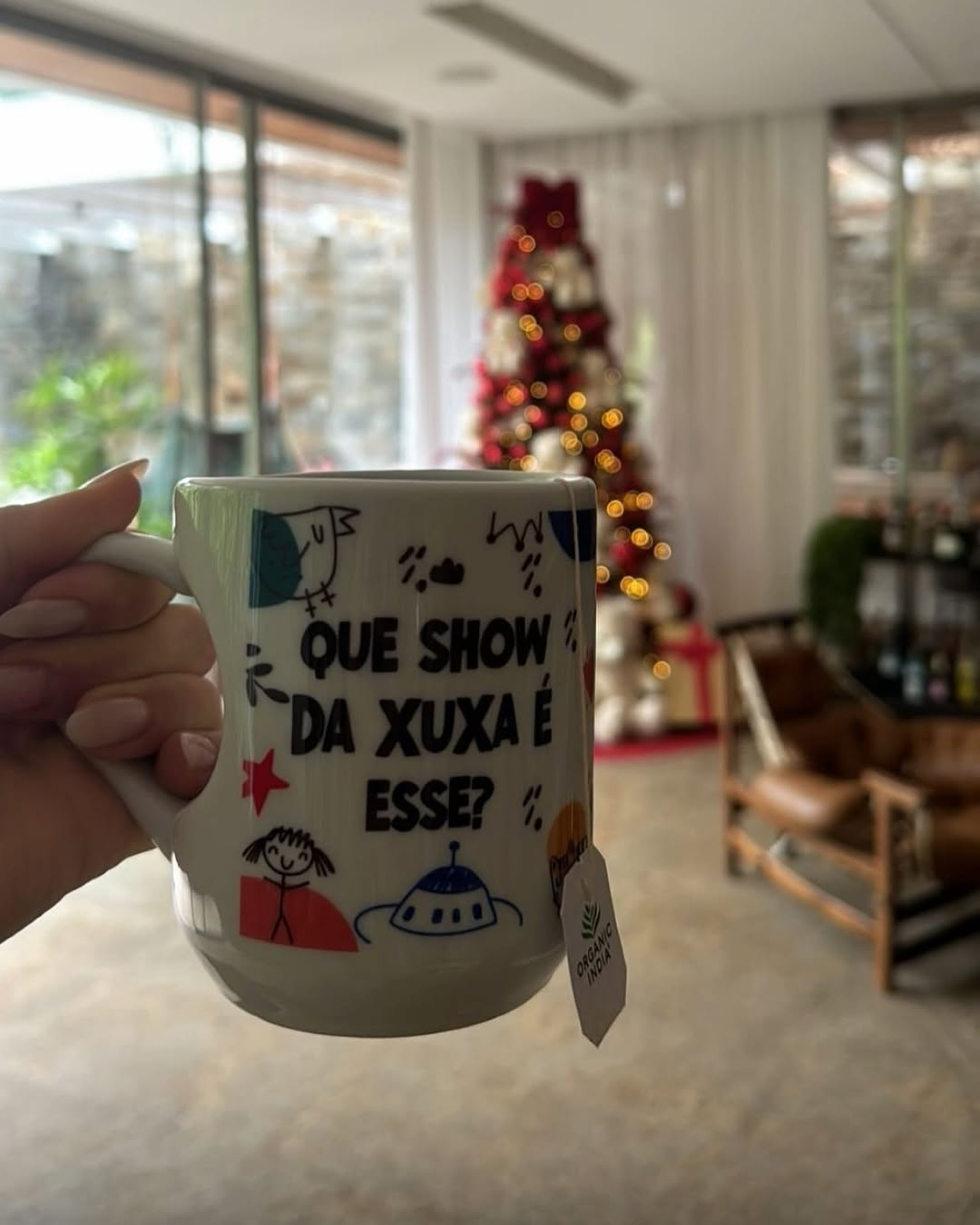 Caneca que faz parte da coleção exibida por Grazi Massafera  - Reprodução/Instagram 