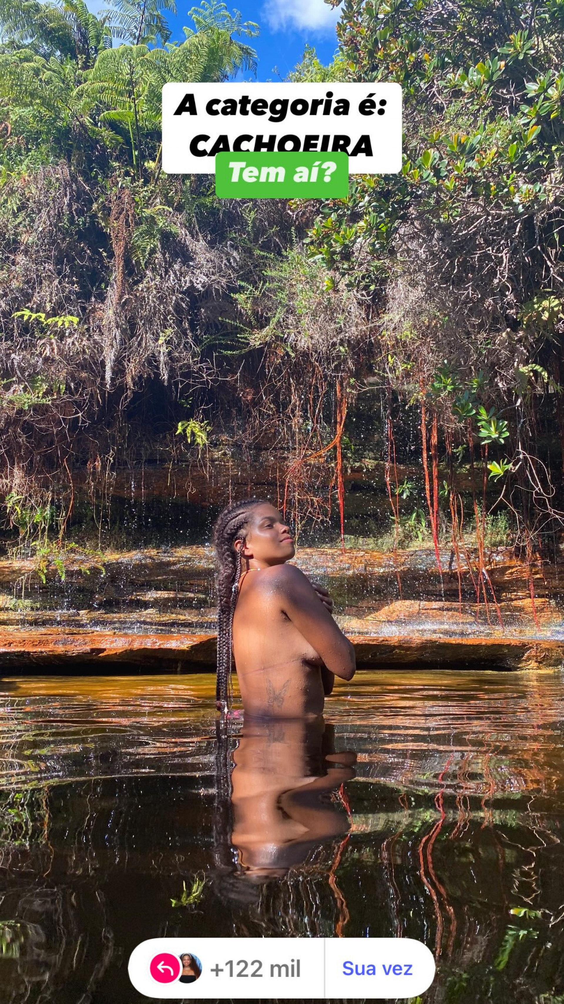 Jeniffer Nascimento resgata clique de topless em cachoeira  - Reprodução/Instagram 