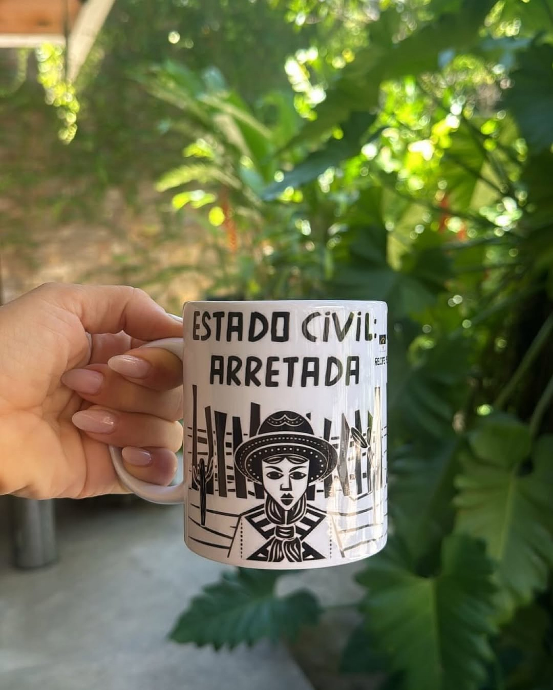 Caneca que faz parte da coleção exibida por Grazi Massafera  - Reprodução/Instagram 