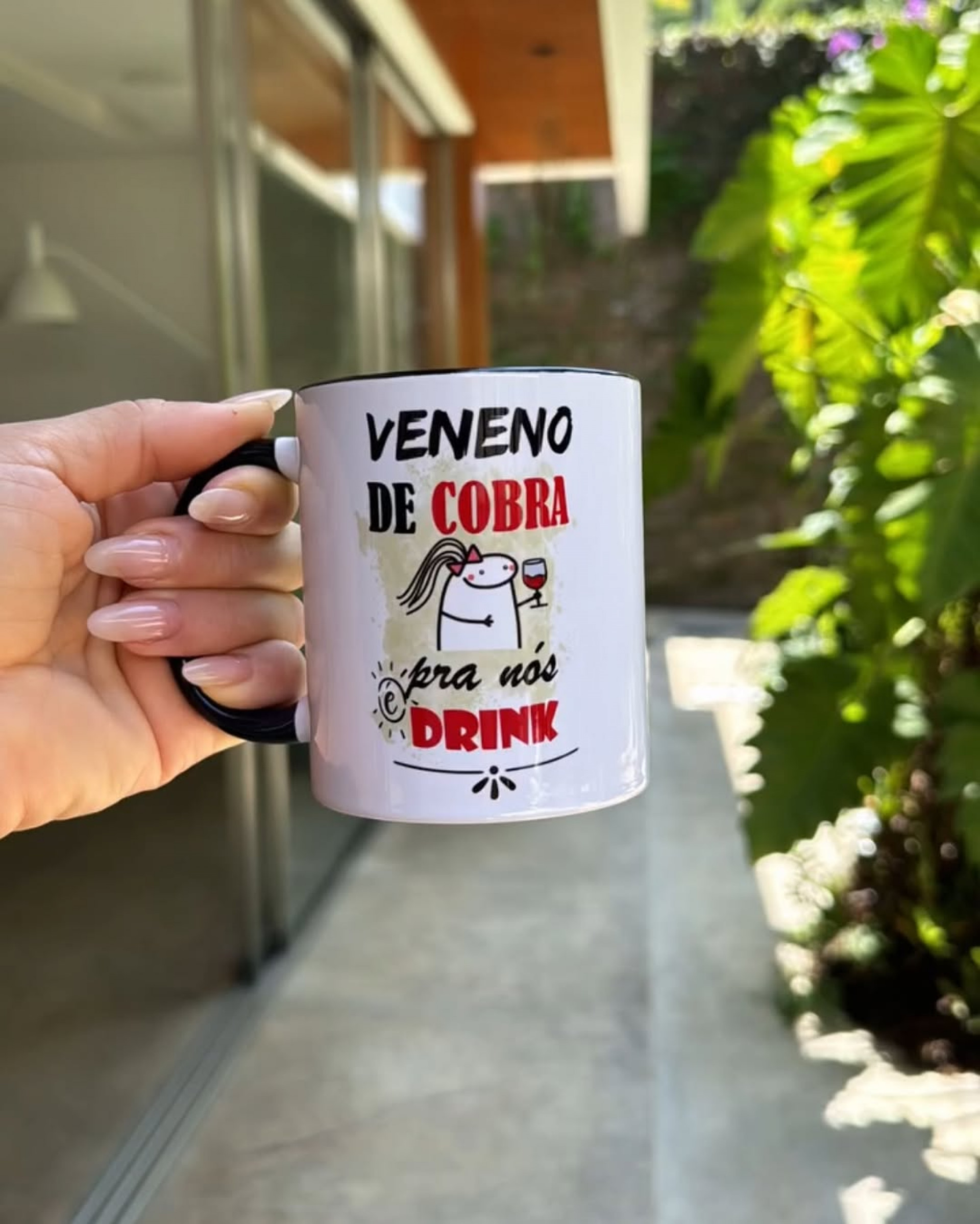 Caneca que faz parte da coleção exibida por Grazi Massafera  - Reprodução/Instagram 