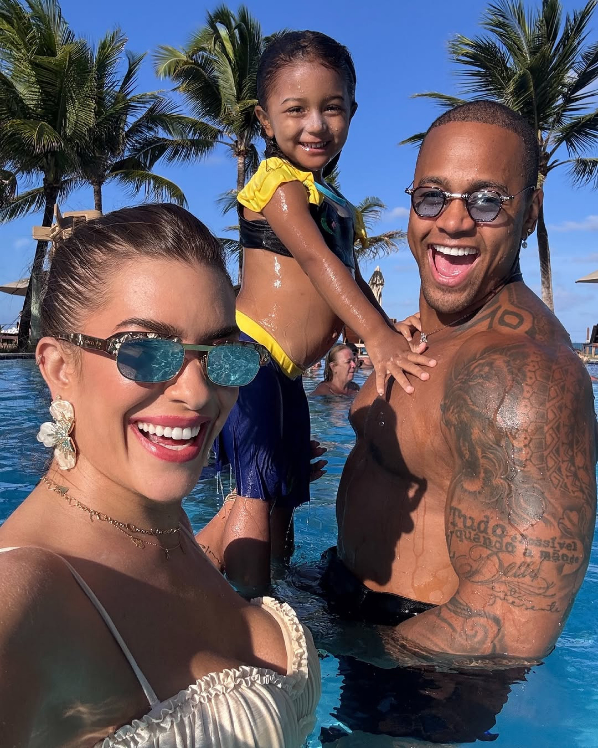 Léo Santana e Lore Improta curtem férias com a filha: 'Muito amor, sol e mar' - Reprodução / Instagram