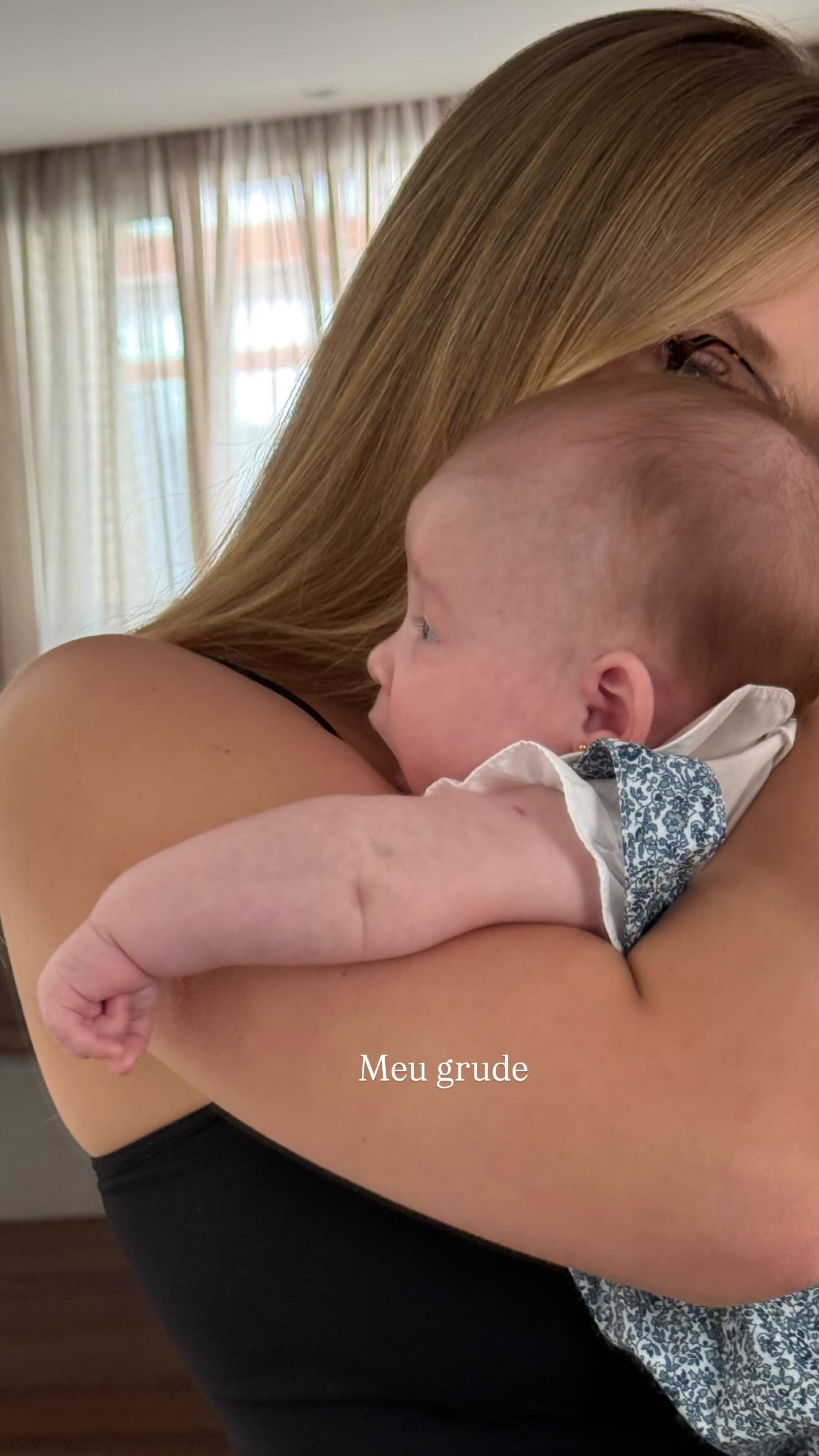 Duda Reis publicou Stories com a filha nos braços - Reprodução/Instagram 