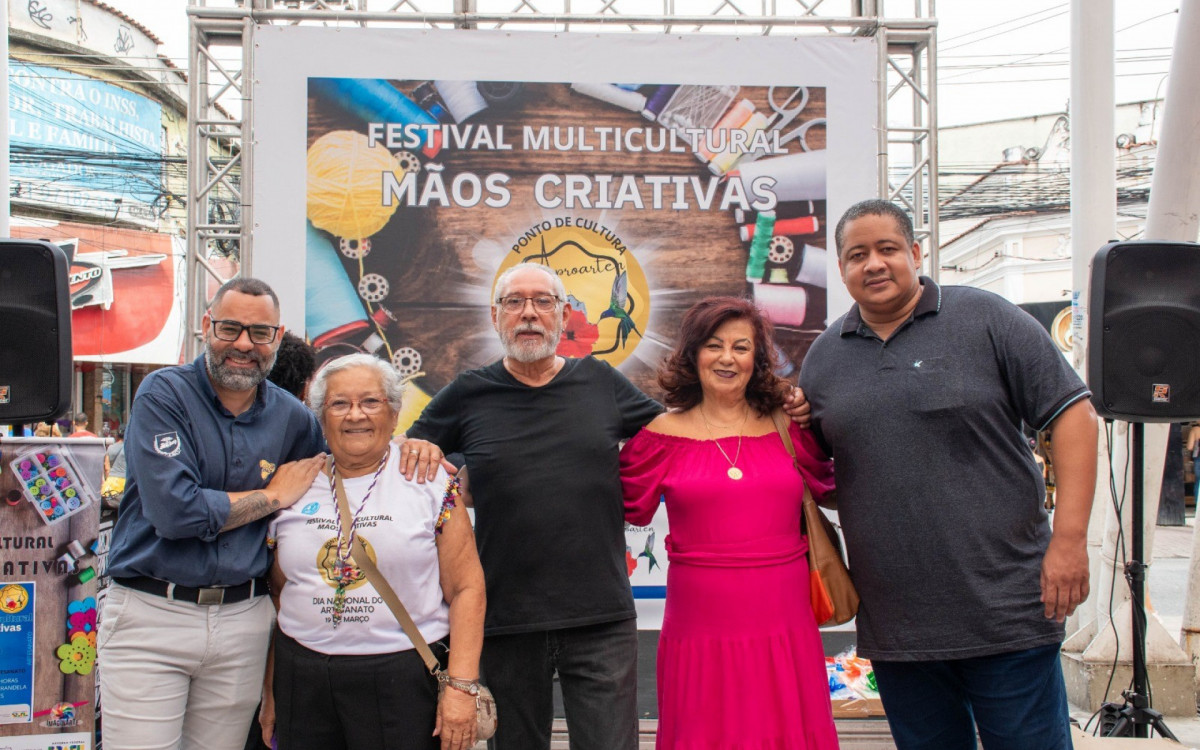 O secretário de Turismo, Eventos e Juventude, Léo Monteiro, e a diretora da Casa da Mulher Nilopolitana, Nilcéa Cardoso, prestigiaram o evento