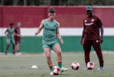 Lesão de Riquelme pode render oportunidades para Lavega no Fluminense