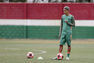 Promessa ex-Fluminense lamenta poucas chances com Renato: 'Queria ter ficado mais'