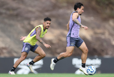 Artur valoriza período de treinos do Botafogo com Paiva: 'É raro isso'