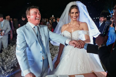 'Esqueci que casei', dispara esposa de Amado Batista em lua de mel