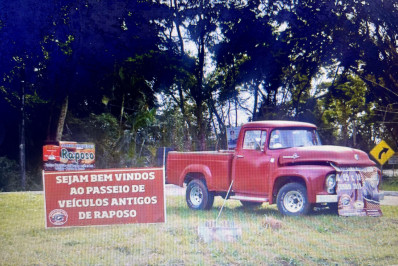 Passeio de carros antigos de Raposo ganha valor histórico