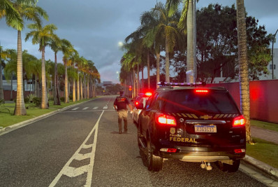 Polícia realiza operação contra esquema internacional de tráfico de armas