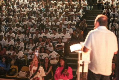 Jovens do Niterói Jovem EcoSocial participam de abertura das aulas práticas do programa