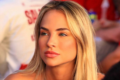 Gabi Martins emociona ao cantar para pacientes com câncer