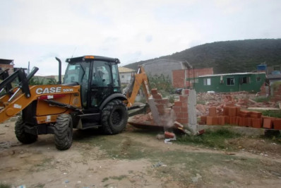 Prefeitura de Cabo Frio intensifica fiscalização e fecha acessos irregulares em áreas ambientais