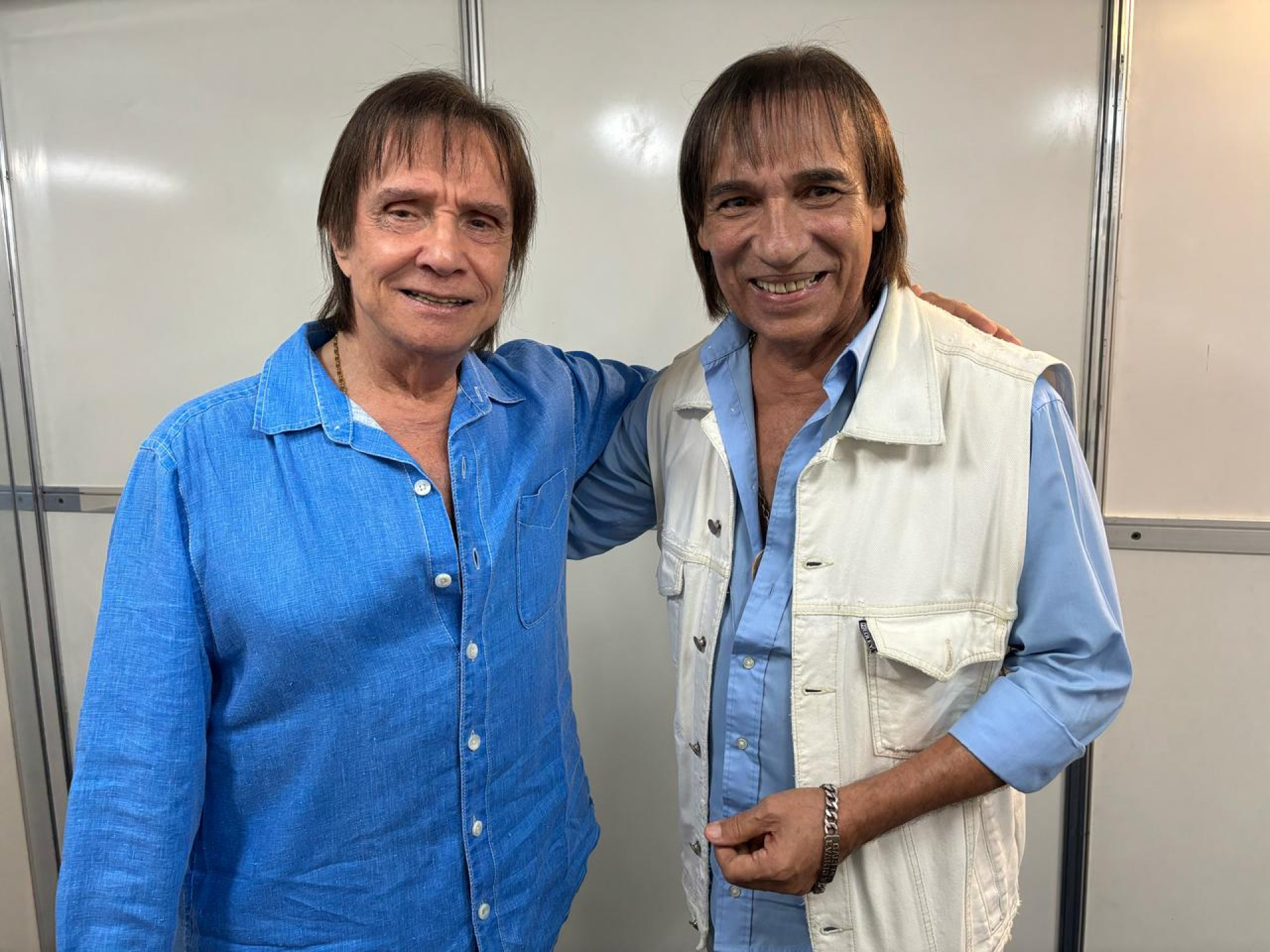 Roberto Carlos e Carlos Evanney registram encontro em cruzeiro - Reprodução / Facebook