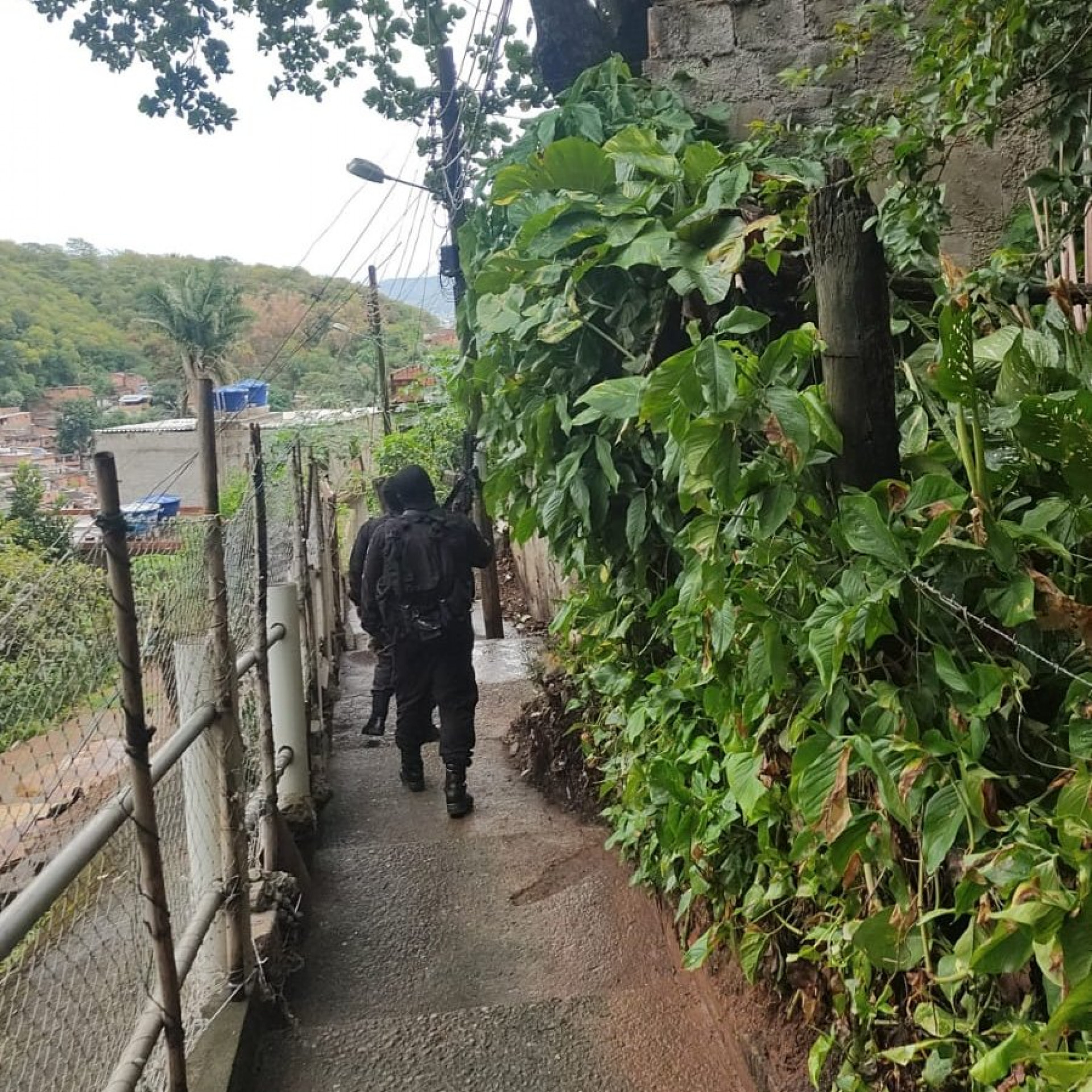 Equipes do Bope atuam no Complexo do Lins nesta quinta-feira (20) - Reprodução