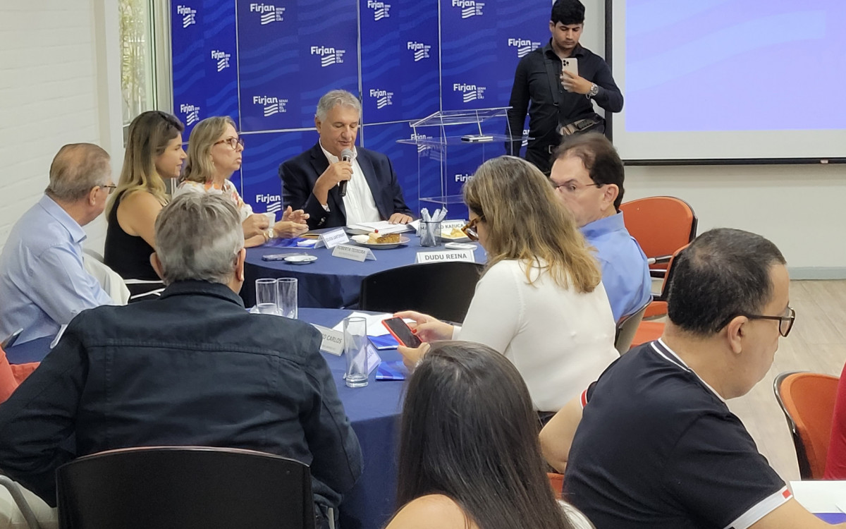 O presidente da Firjan Nova Iguaçu e Região, Marcelo Kaiuca, formalizou a entrega do caderno com o olhar direcionado para questões que impactam os municípios