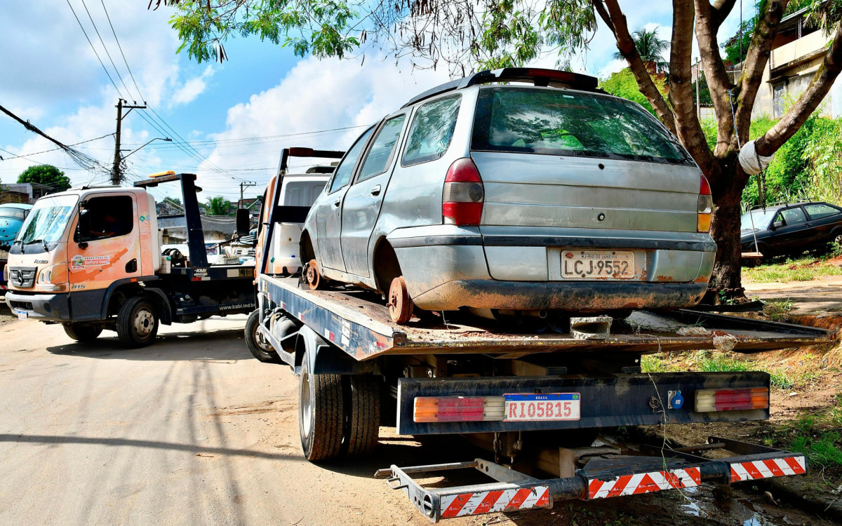 Os veículos encontrados no local foram rebocados. Todos estavam adulterados