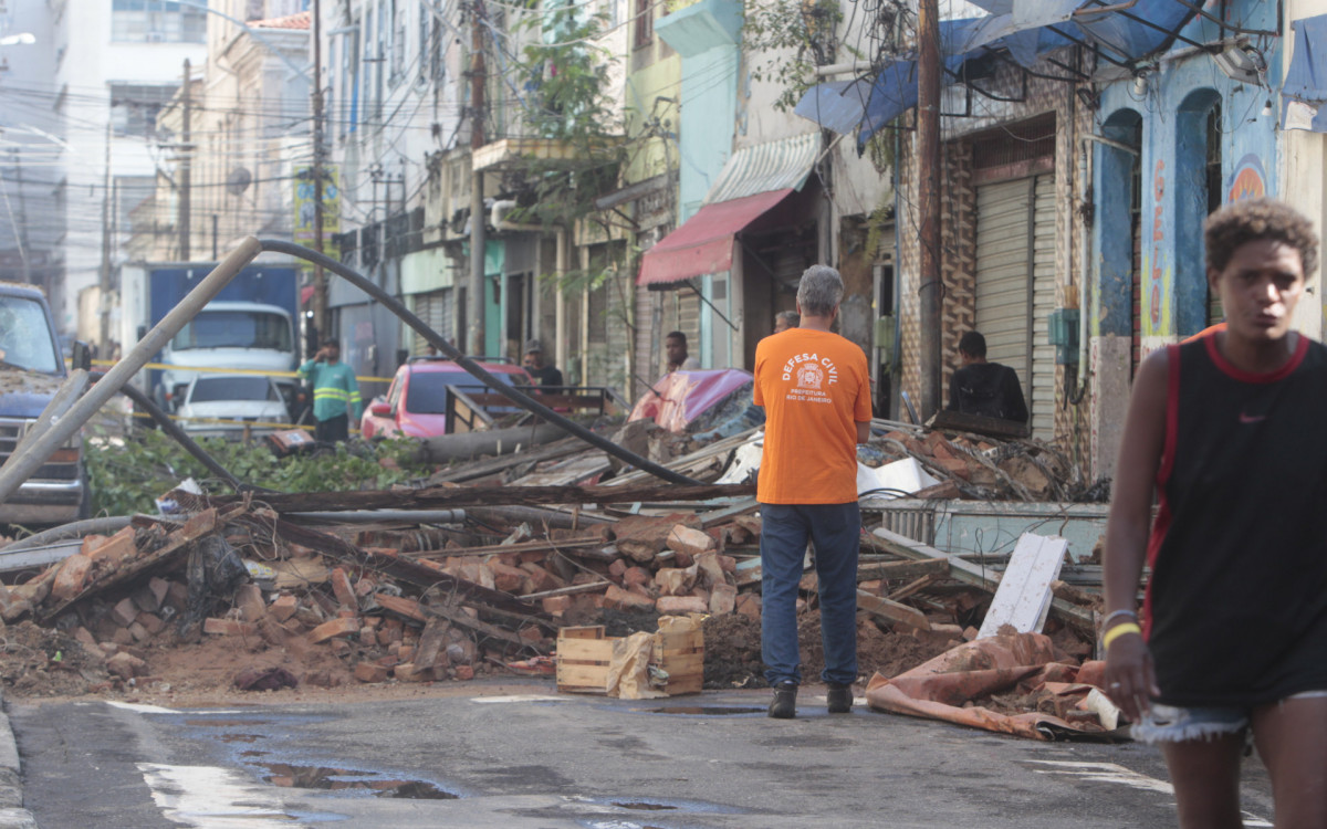 Desabamento no Centro do Rio de Janeiro, nesta sexta-feira (21).