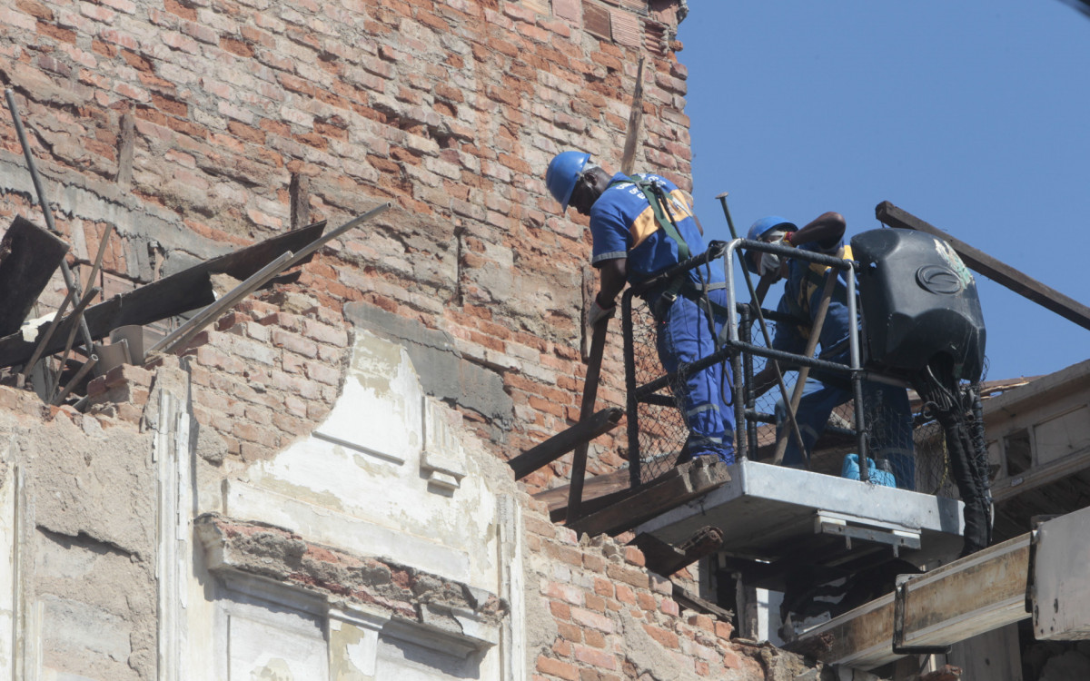 Desabamento no Centro do Rio de Janeiro, nesta sexta-feira (21).