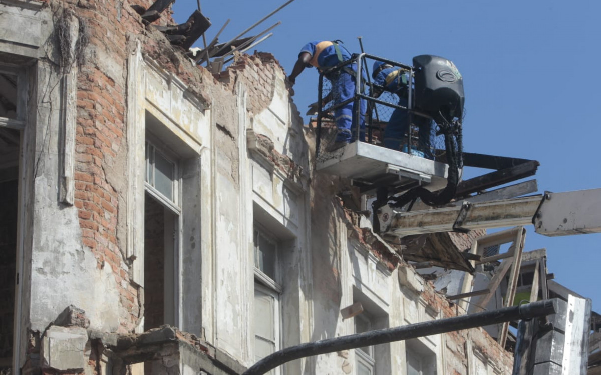 Casarão que desabou no Centro do Rio está sendo demolido nesta sexta (21) - Reginaldo Pimenta/Agência O DIA