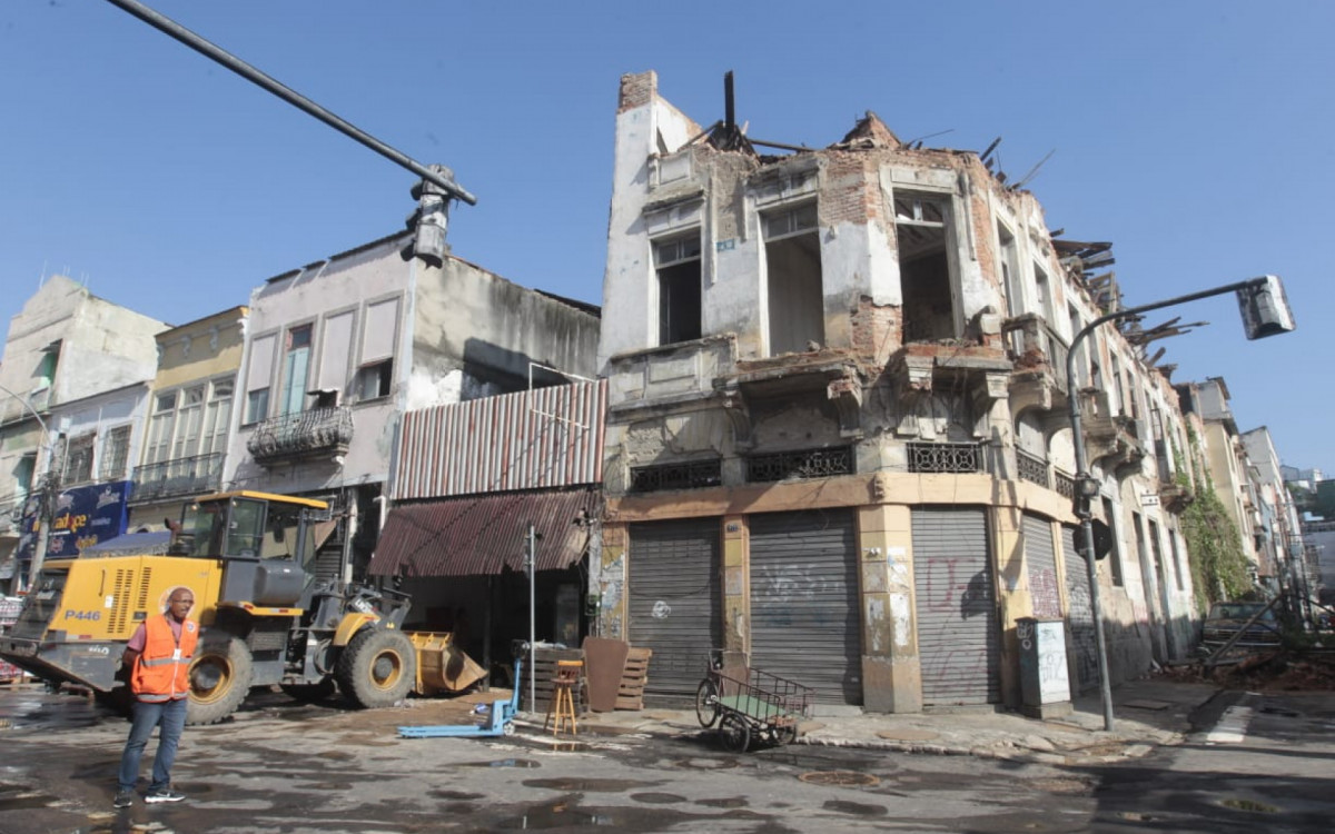 Casarão que desabou no Centro do Rio está sendo demolido nesta sexta (21) - Reginaldo Pimenta/Agência O DIA