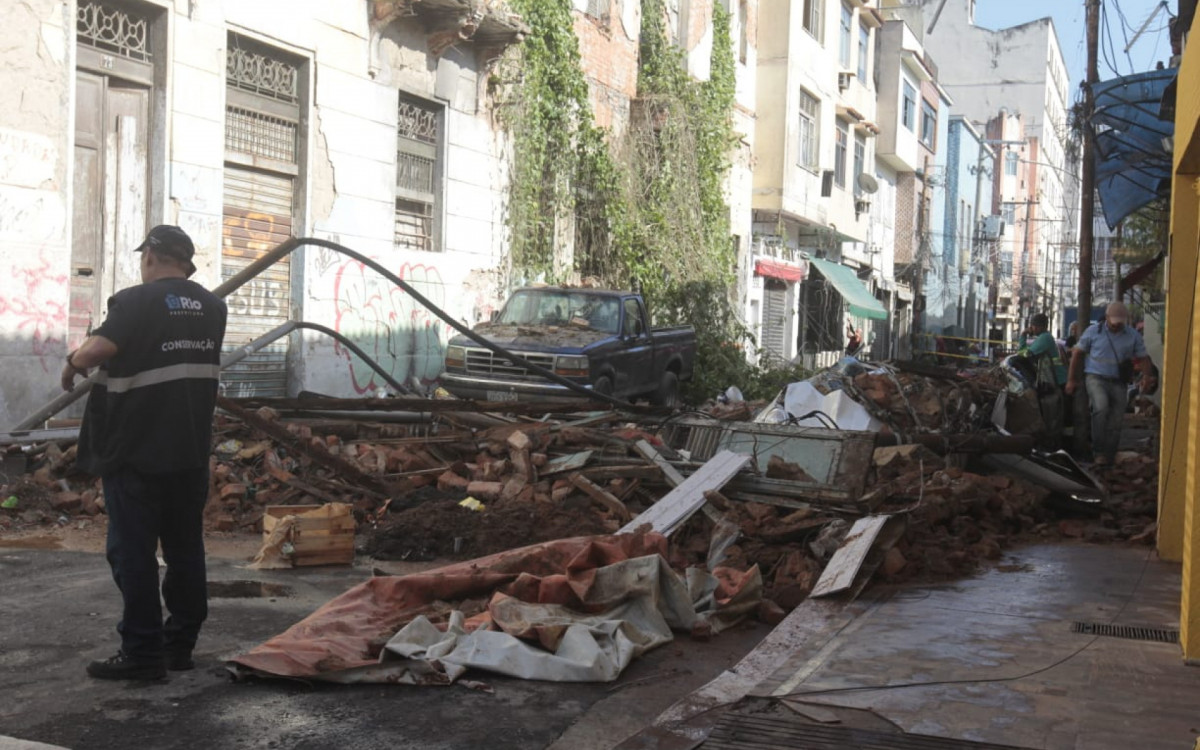Casarão que desabou no Centro do Rio está sendo demolido nesta sexta (21) - Reginaldo Pimenta/Agência O DIA