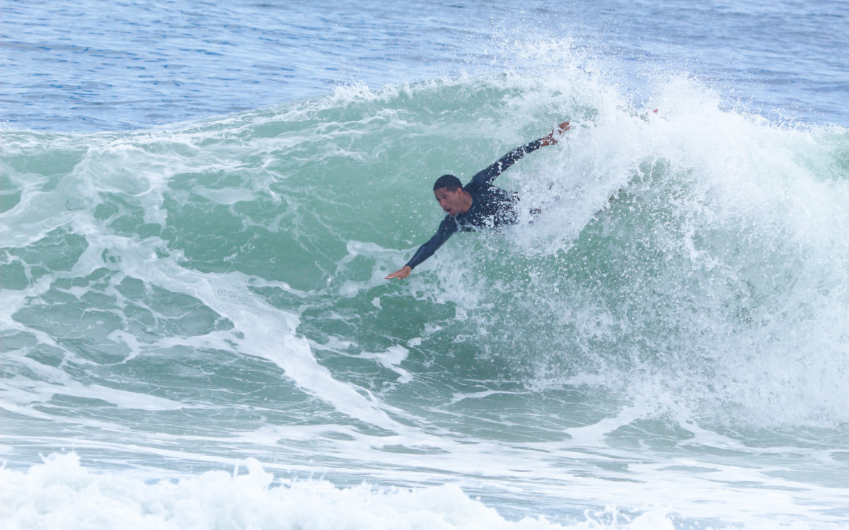 Sandro Henrique Silva, de 21 anos, é um dos principais nomes do bodysurf