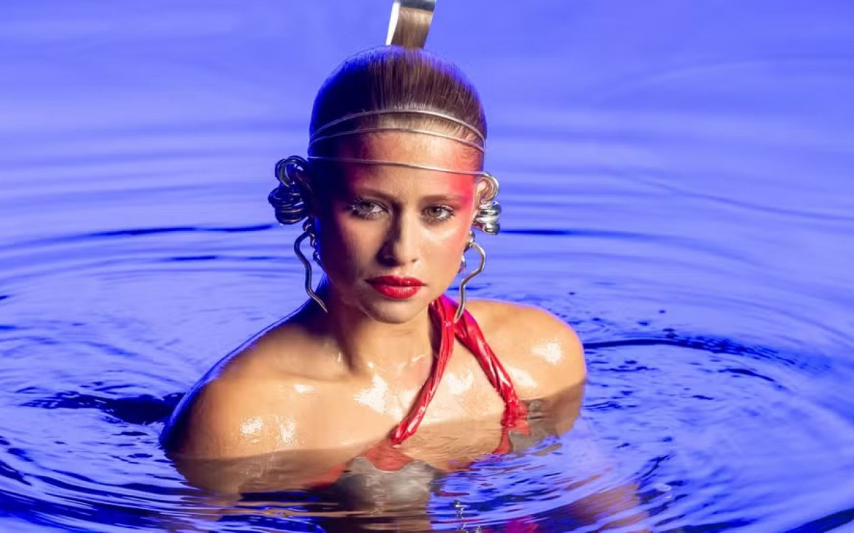 Isadora Cruz estrela nova abertura do Fantástico 
 - Globo/Estevam Avellar